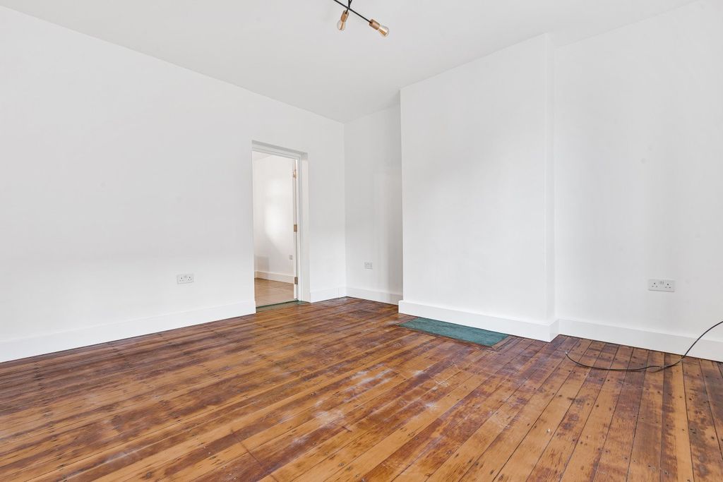 Property photo 3 of 12 Picture No. 02