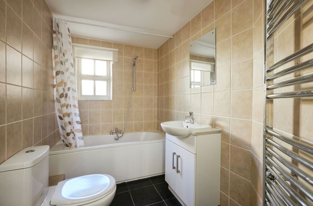 Property photo 3 of 20 Bathroom