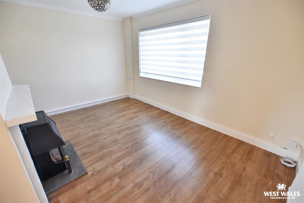 Property photo 3 of 20 9 (10).Jpg