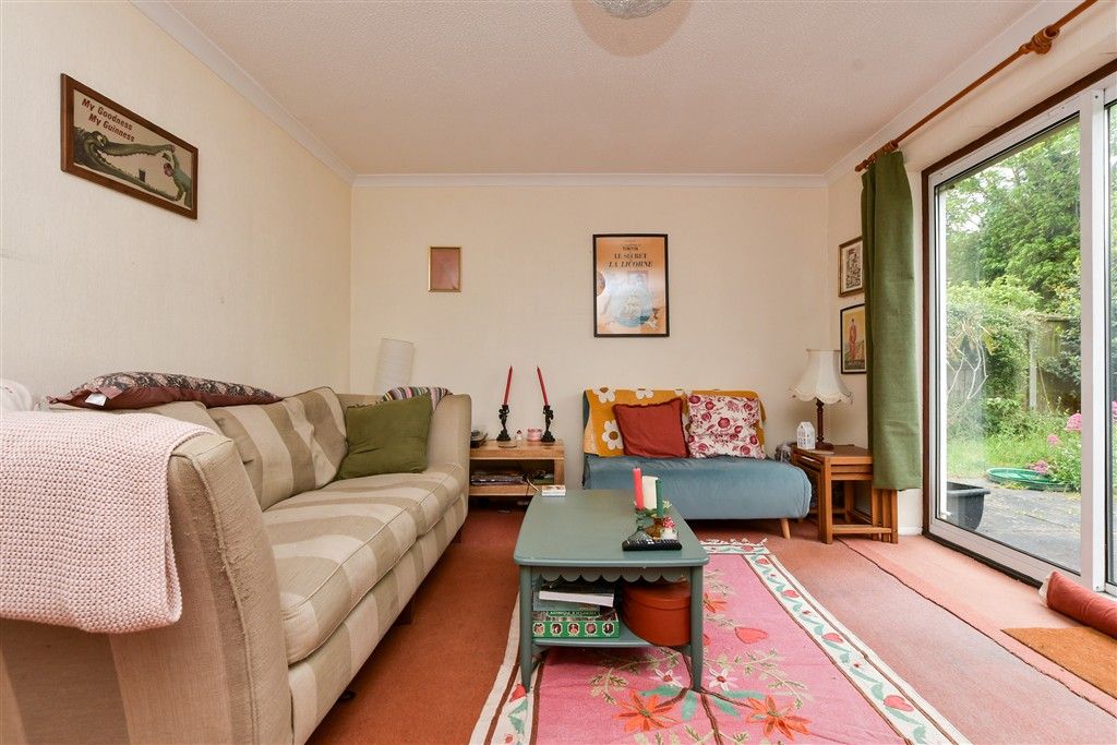 Property photo 3 of 18 Lounge