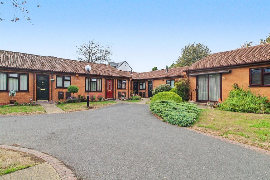 Property photo 2 of 22 Manor Green Walk Carlton, Nottingham, Ng4 3Bw
