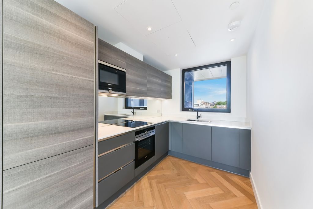 Property photo 2 of 12 Kitchen