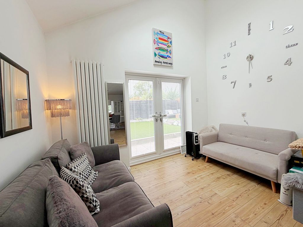 Property photo 3 of 11 Snug