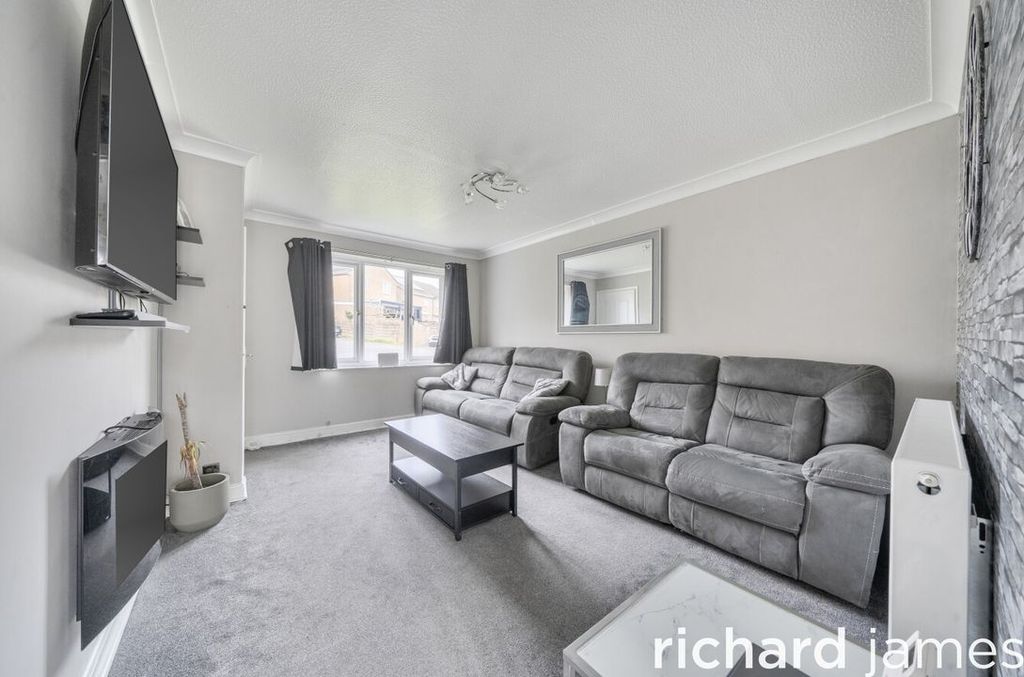 Property photo 2 of 11 A98152Cf1E81418c87547089A989E4B7