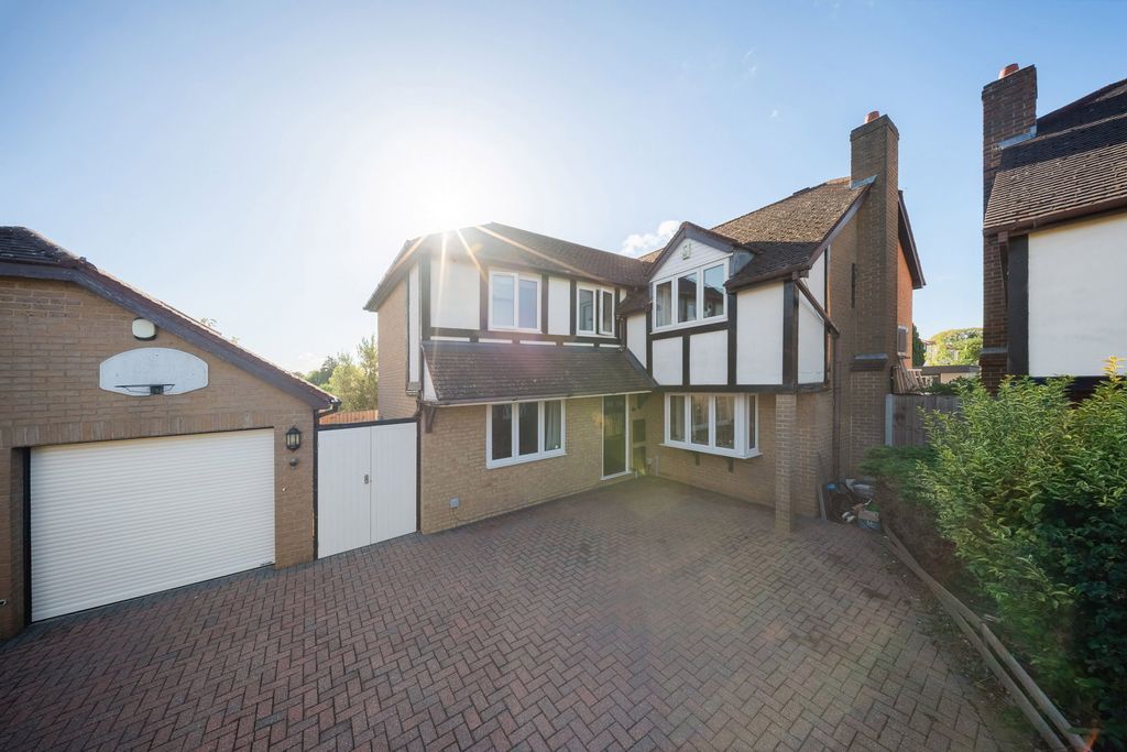 Property photo 1 of 27