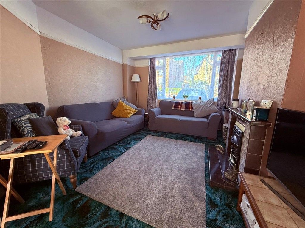 Property photo 3 of 9 Lounge Area