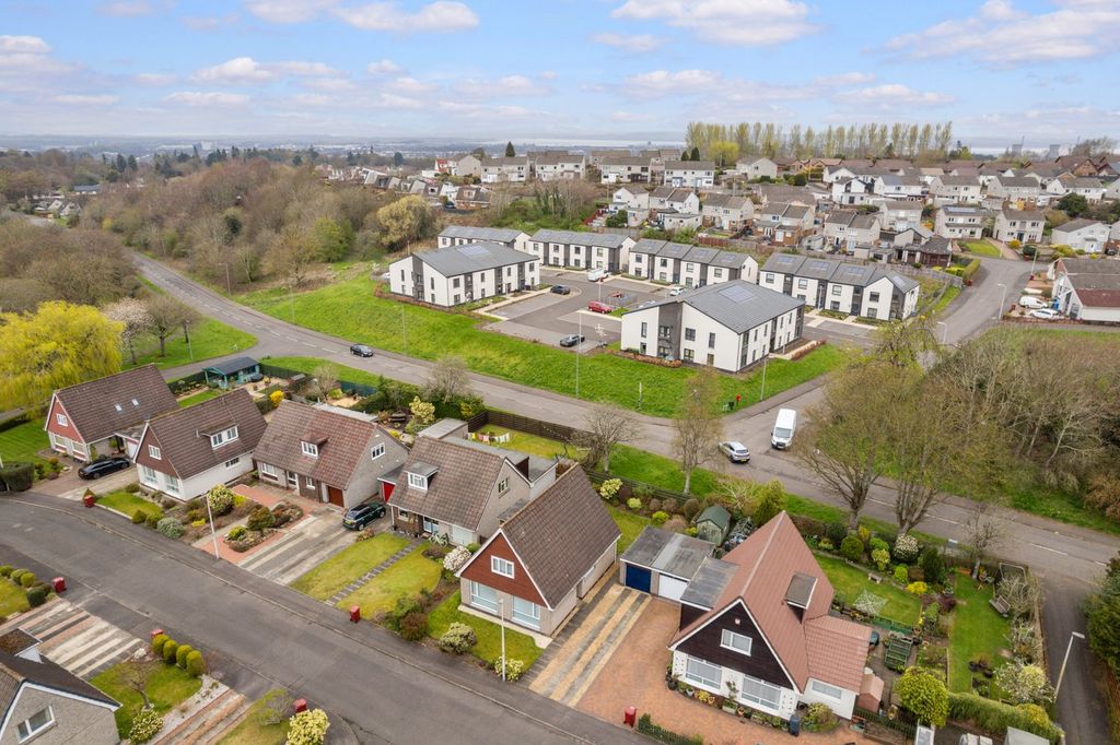 Property photo 2 of 32