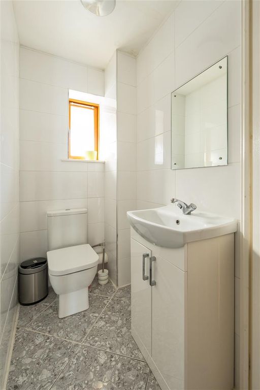 Property photo 3 of 18 Corn Way, E11