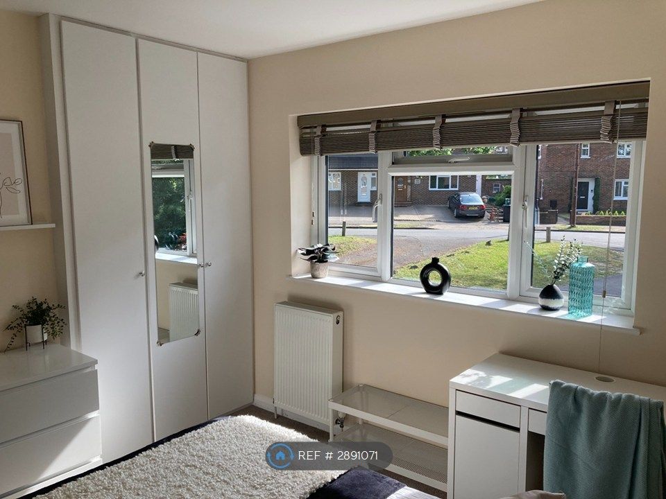 Property photo 3 of 12 Your Double With Ensuite And Good Storage