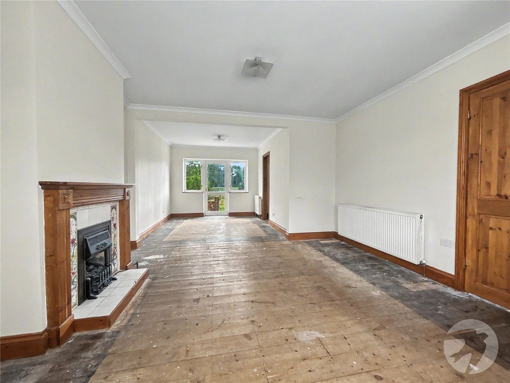 Property photo 2 of 32 Picture No. 14