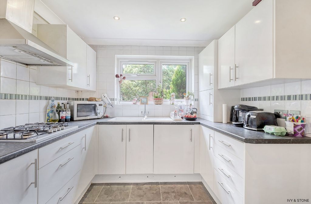 Property photo 2 of 14 4354982