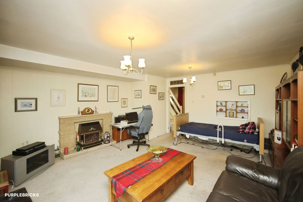 Property photo 3 of 33 Lounge