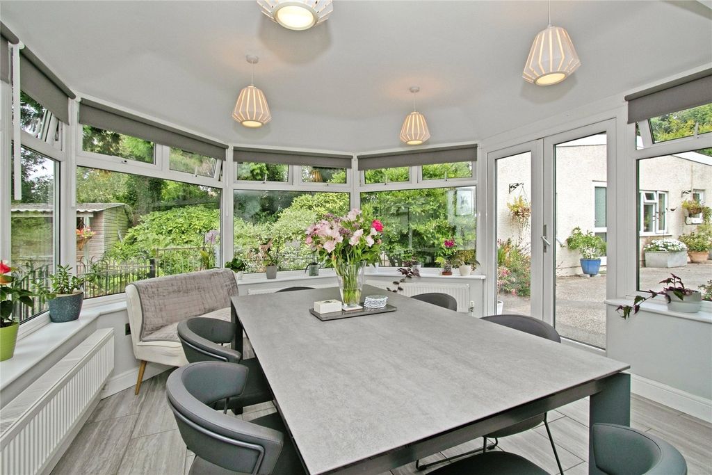 Property photo 2 of 21 Dining Kitchen
