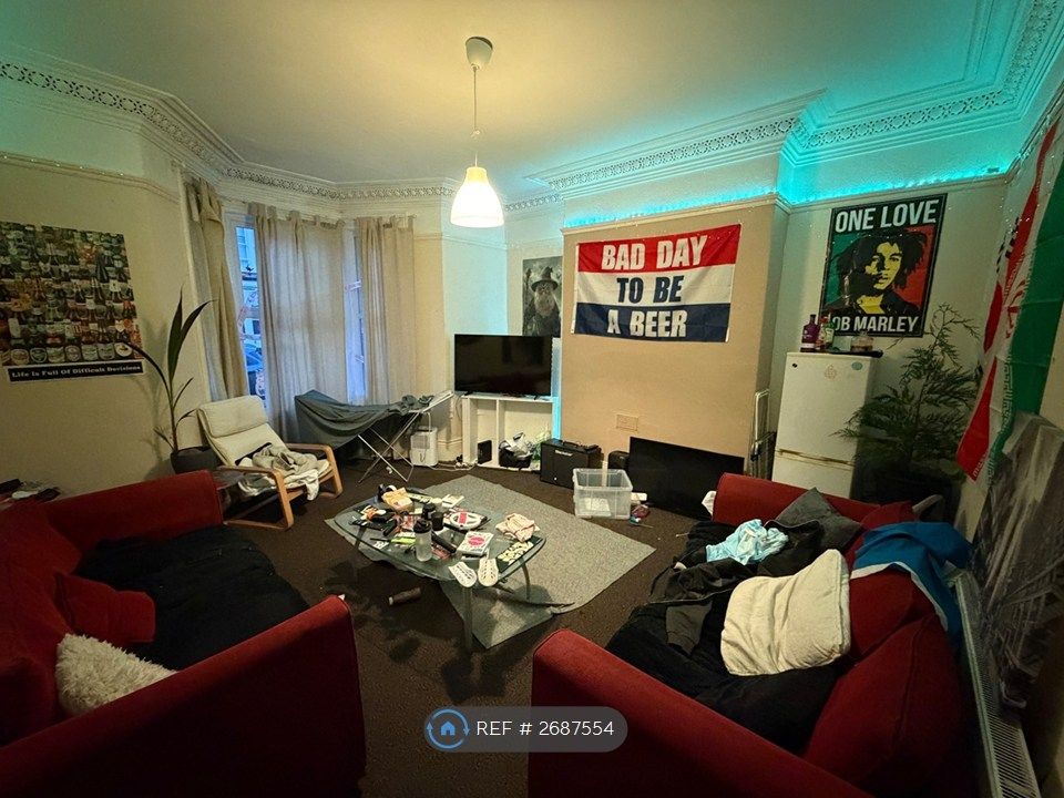 Property photo 1 of 8 Living Room