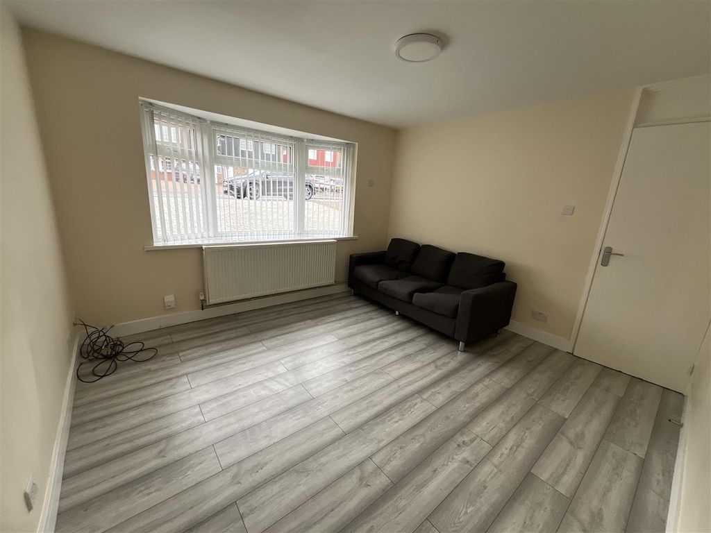 Property photo 2 of 13 Lounge