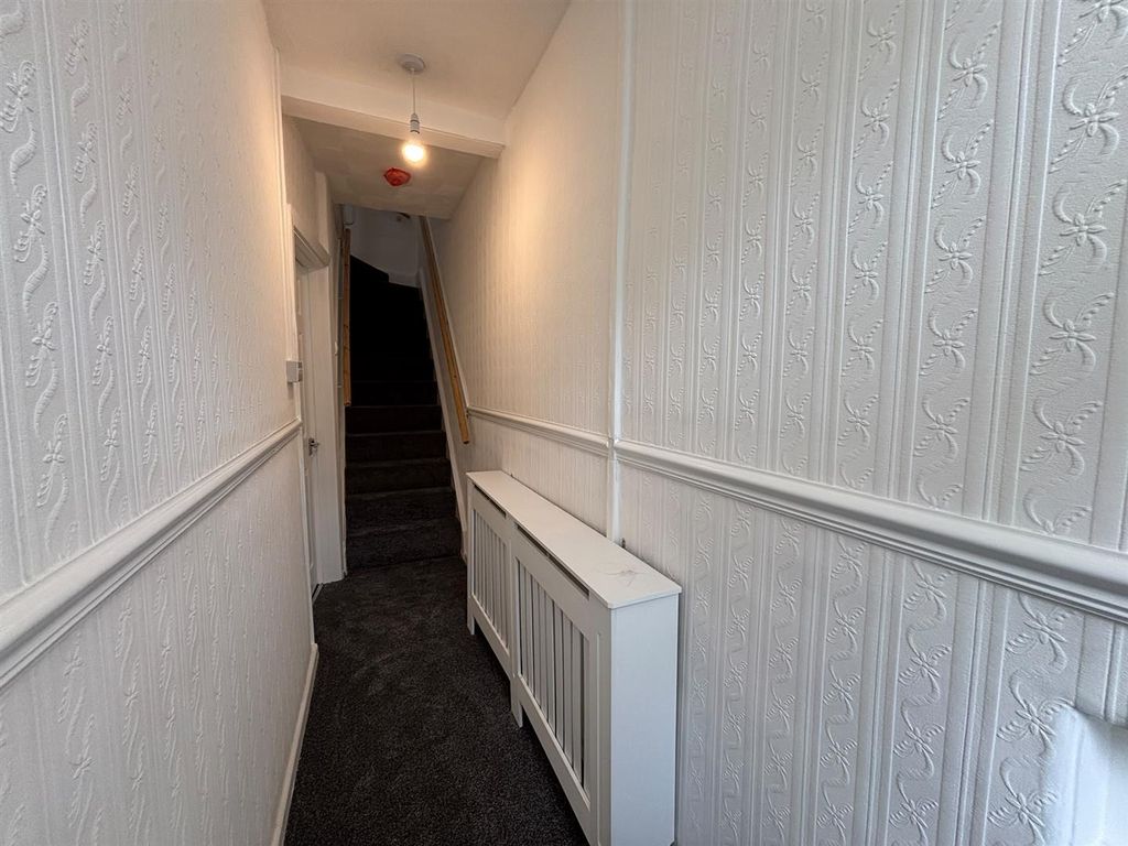 Property photo 3 of 18 Gresham Hallway.Jpg