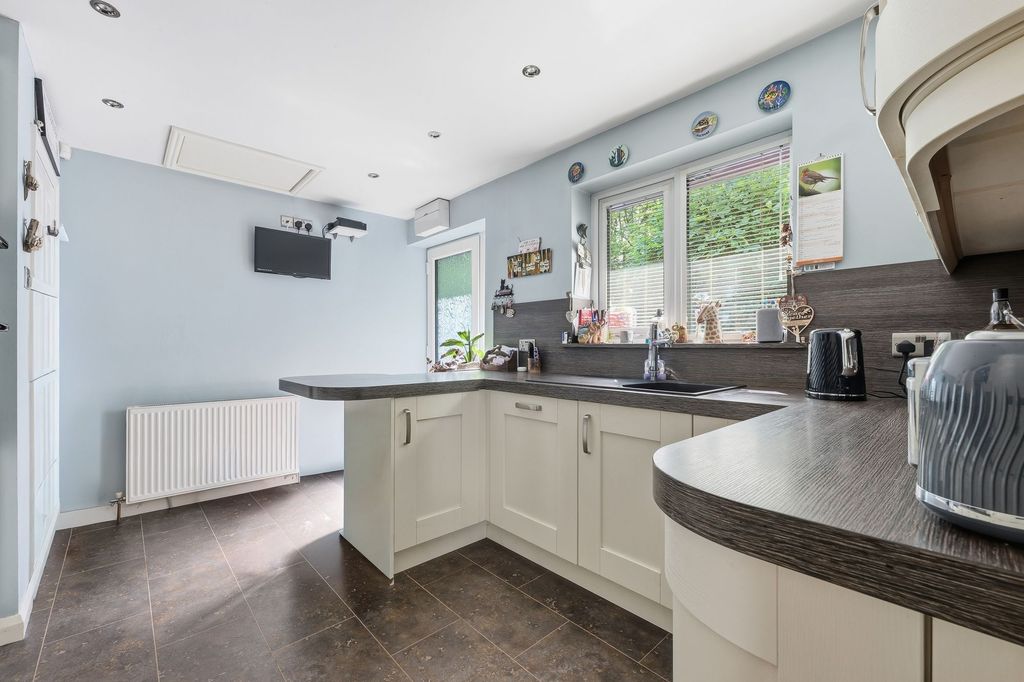 Property photo 2 of 33