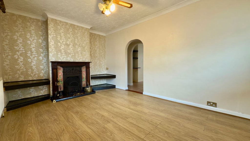 Property photo 2 of 13