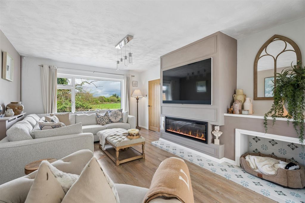 Property photo 2 of 29 Sitting Room