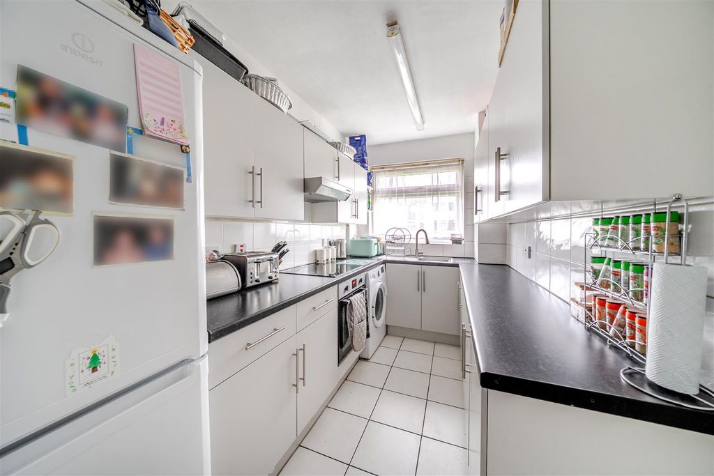 Property photo 3 of 9 Kitchen.Jpg