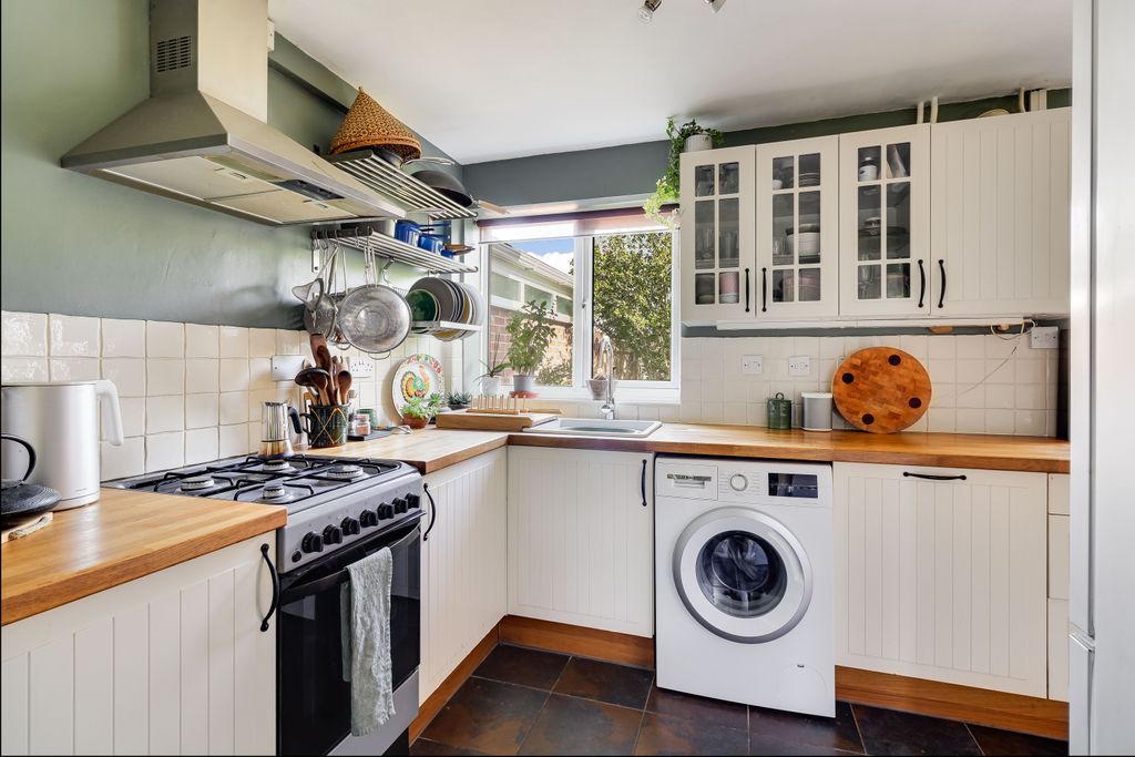 Property photo 3 of 15 Kitchen