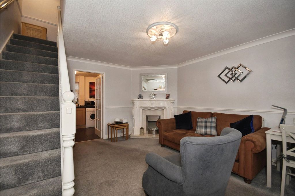 Property photo 2 of 14 Lounge