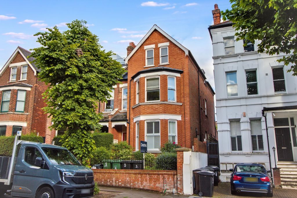 Property photo 1 of 13 Flat B, 5 Minster Road, Cricklewood, London, Nw2 3Sd