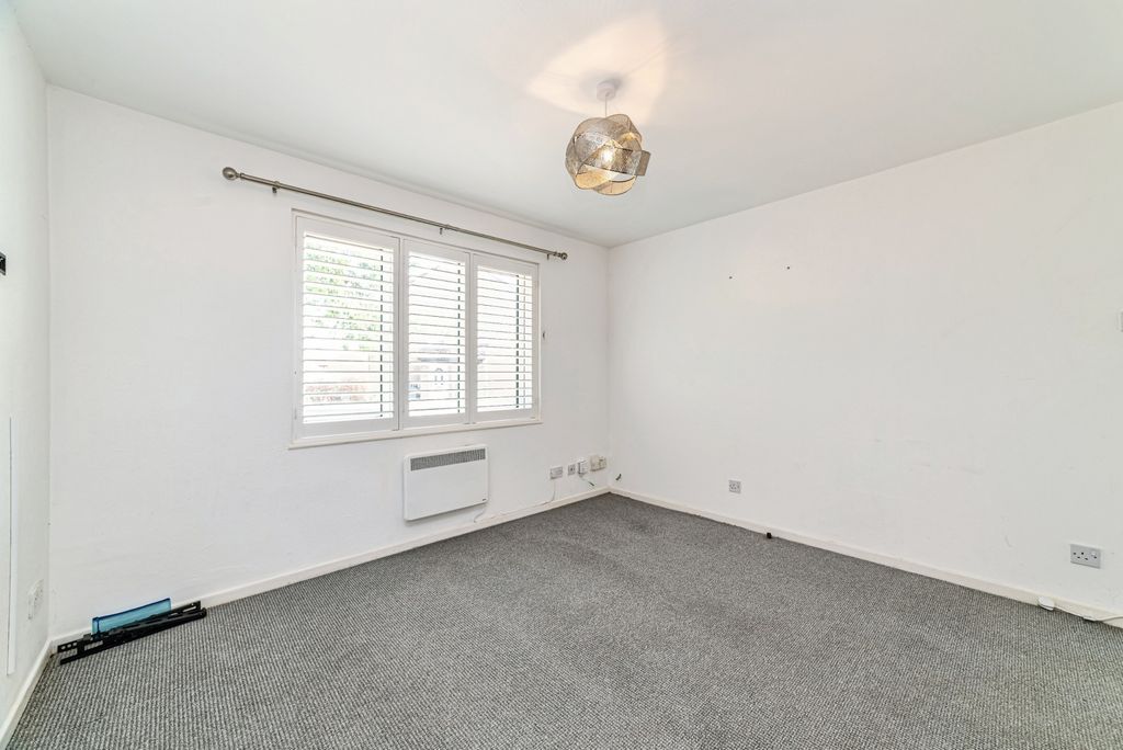 Property photo 2 of 12 Image 1