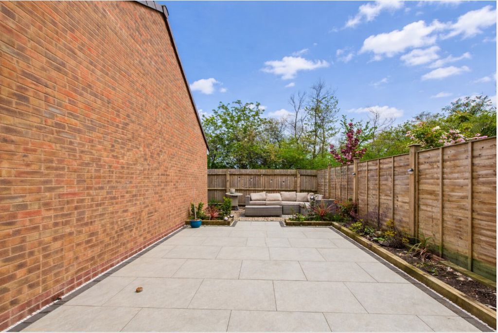 Property photo 2 of 16 Garden