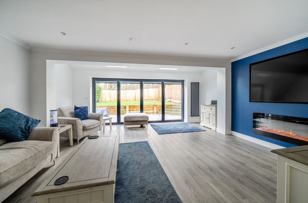 Property photo 2 of 17 1402555-11-696F6B...