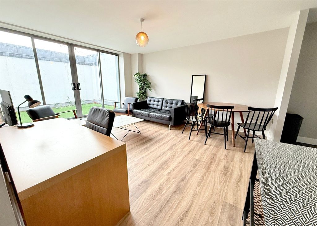 Property photo 2 of 22 Picture No. 15