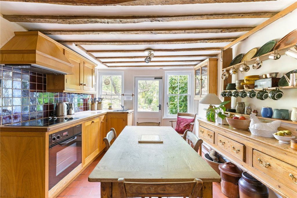 Property photo 3 of 19 Kitchen