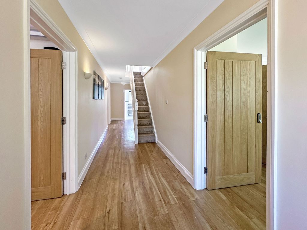Property photo 2 of 31