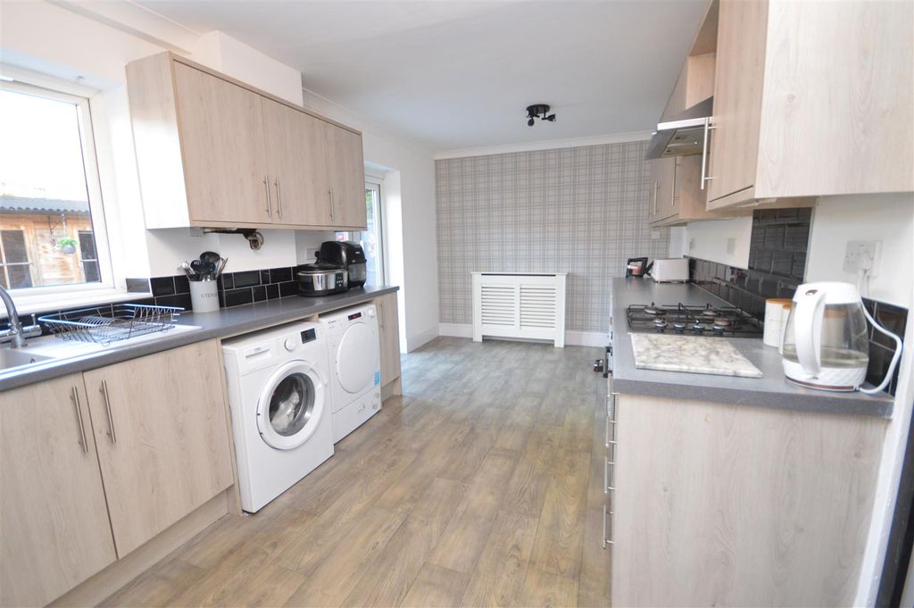 Property photo 3 of 15 Dining Kitchen