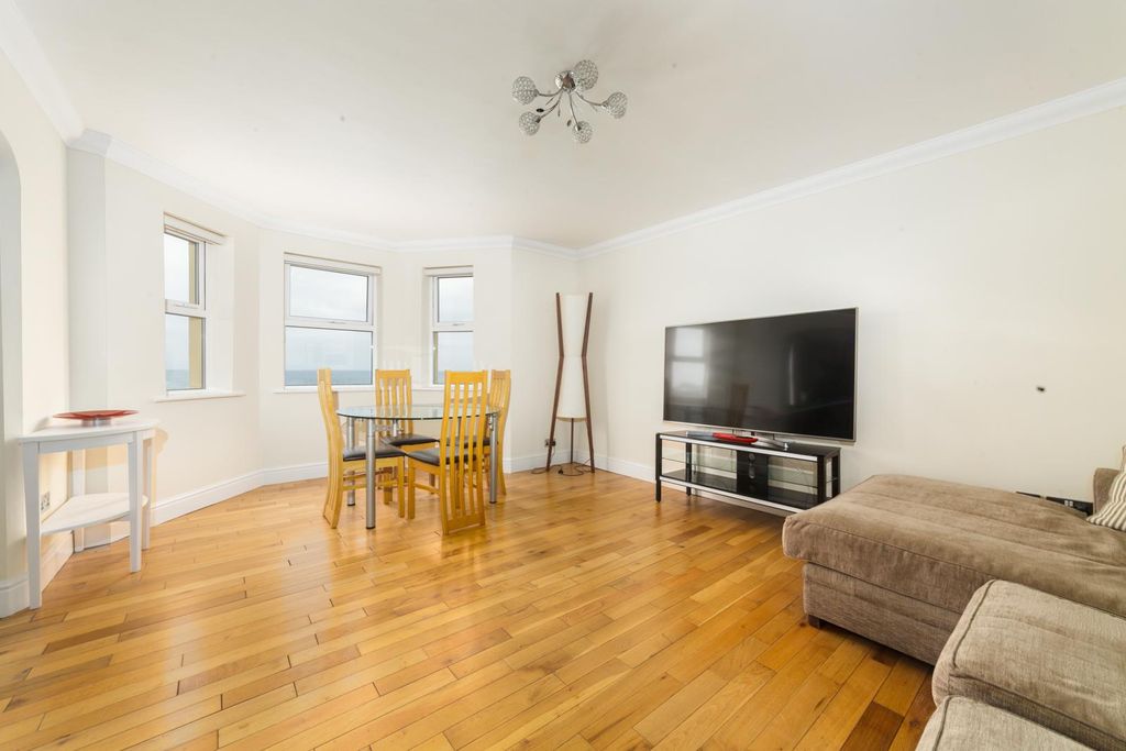Property photo 3 of 9 46_Piccadillycourt-5.Jpg