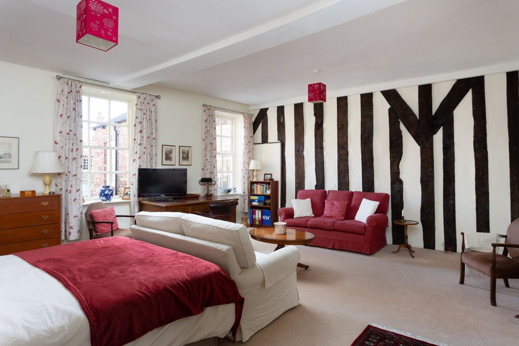 Property photo 2 of 14 Principal Bedroom