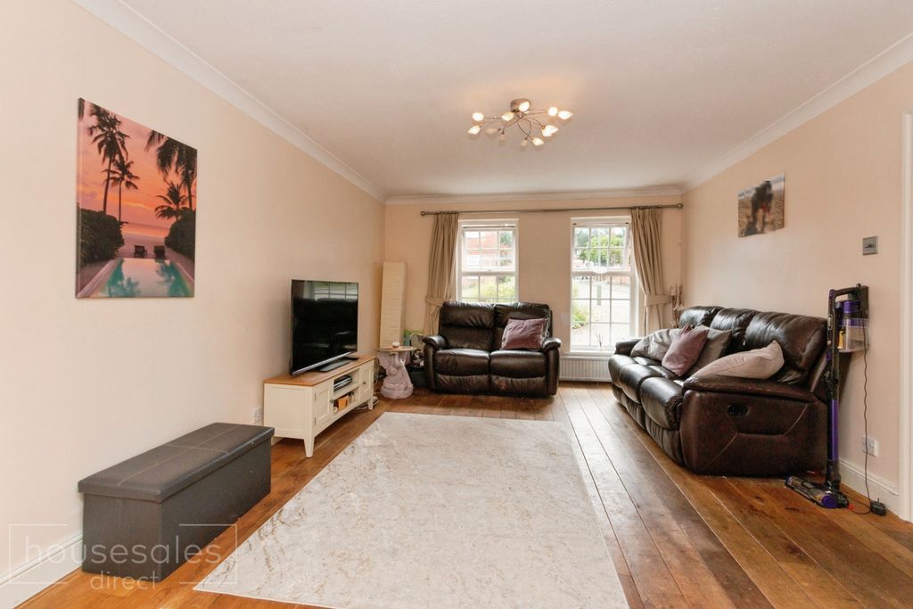 Property photo 2 of 20
