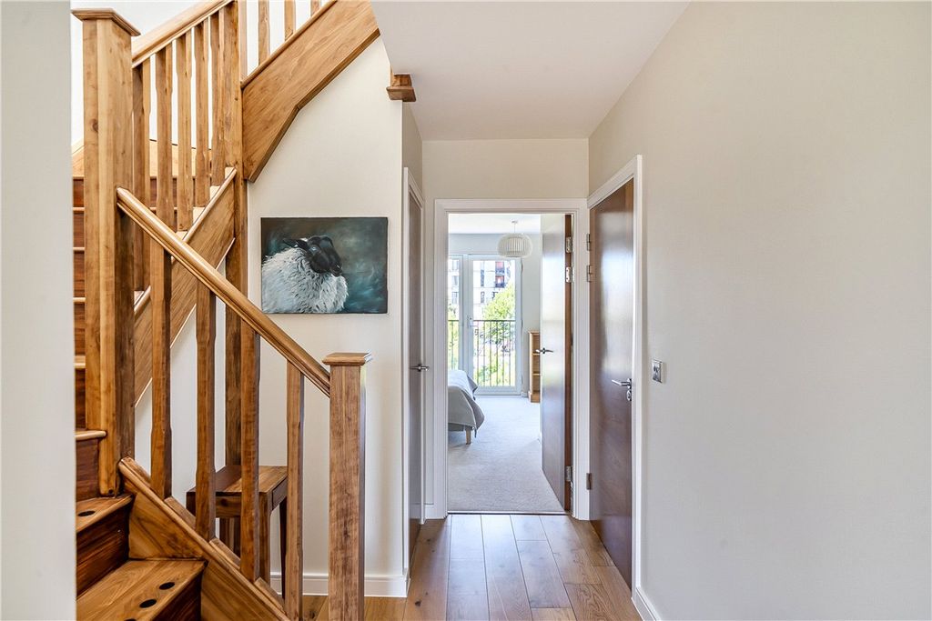 Property photo 3 of 20 Hall