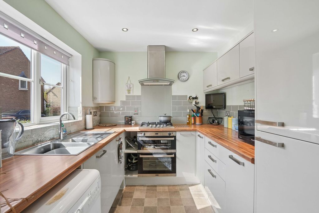 Property photo 3 of 16