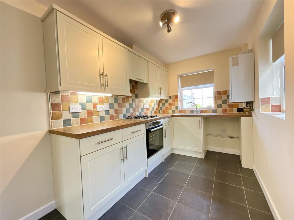 Property photo 3 of 12 Kitchen