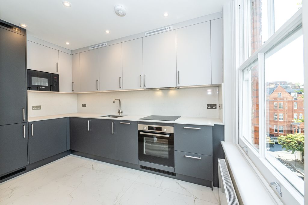 Property photo 3 of 13 Ashburn Place 6@34-006 Lr