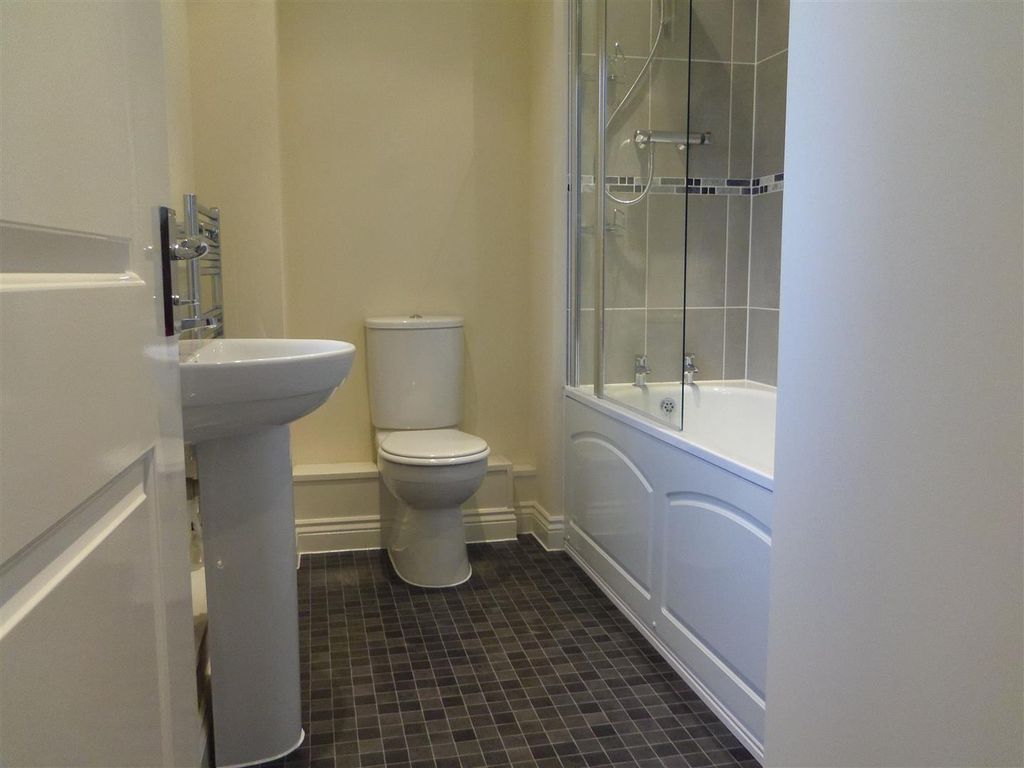 Property photo 3 of 5 Whittingham 39 Bathroom 008 [00040545].Jpg