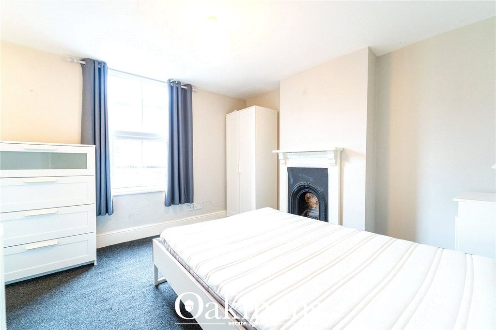 Property photo 2 of 18 Picture No. 23