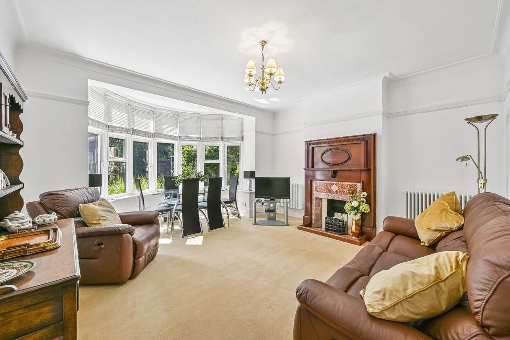 Property photo 3 of 14 Ashley Court