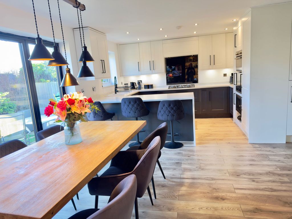 Property photo 1 of 28