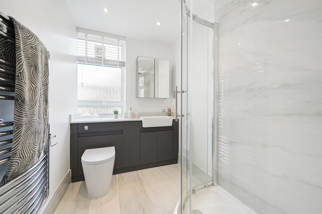 Property photo 2 of 6 (Main)