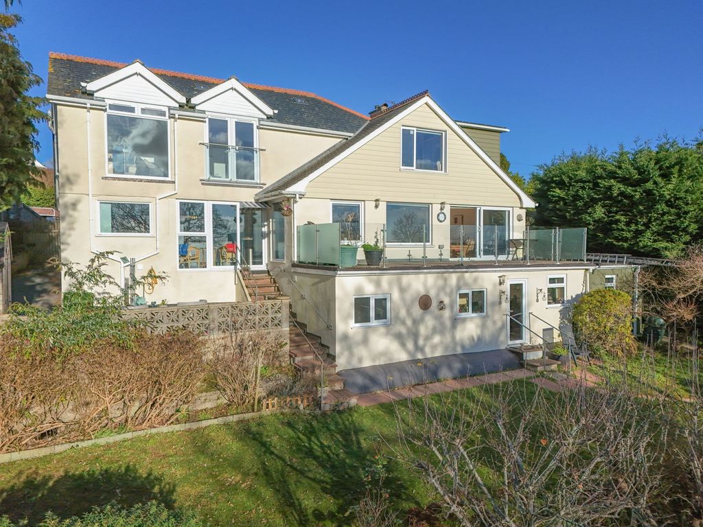 Property photo 1 of 28