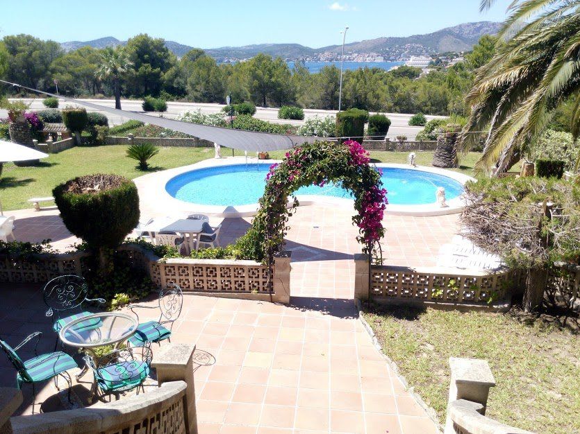 Property photo 1 of 15 Spacious Single-Family Home With Rental License For Rent Or Purchase In Santa Ponsa From 01.11.2025