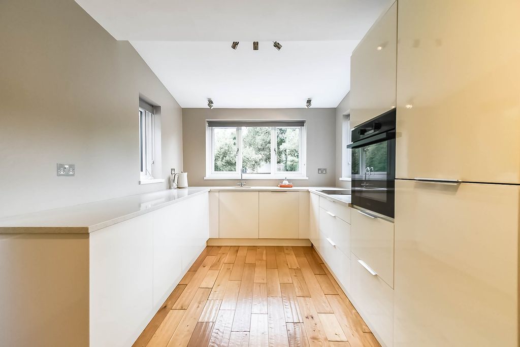 Property photo 2 of 19 Kitchen