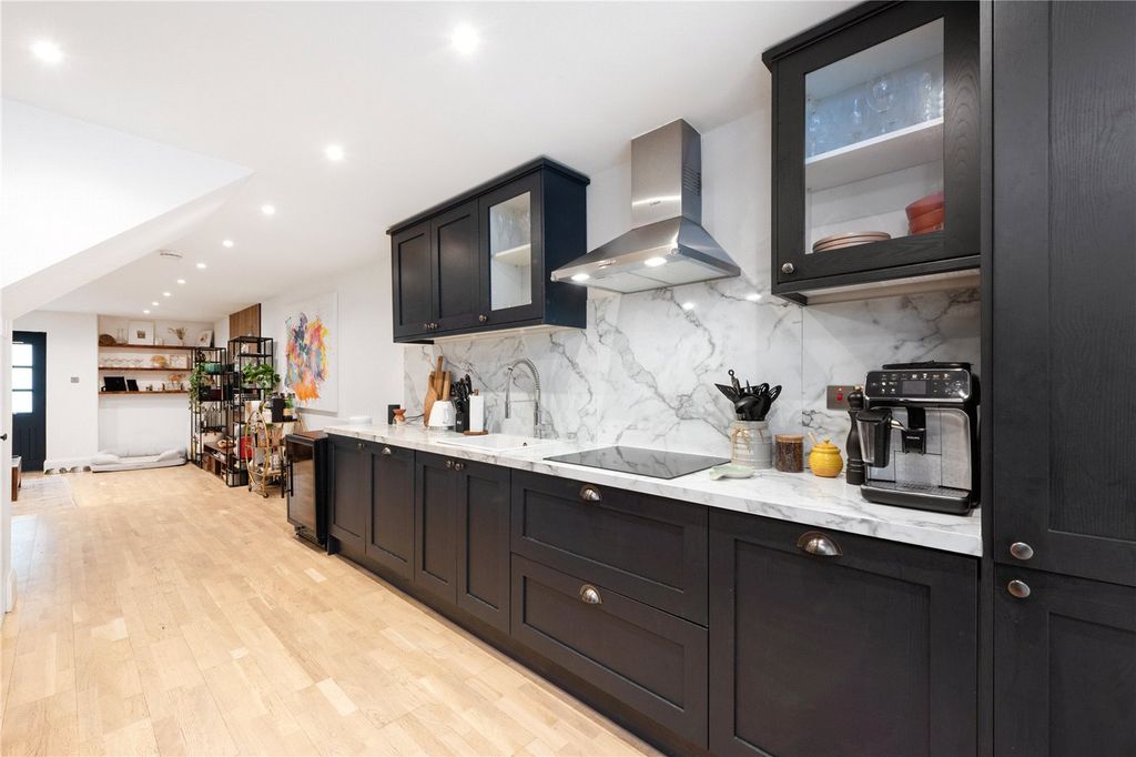 Property photo 2 of 16 Picture No. 24